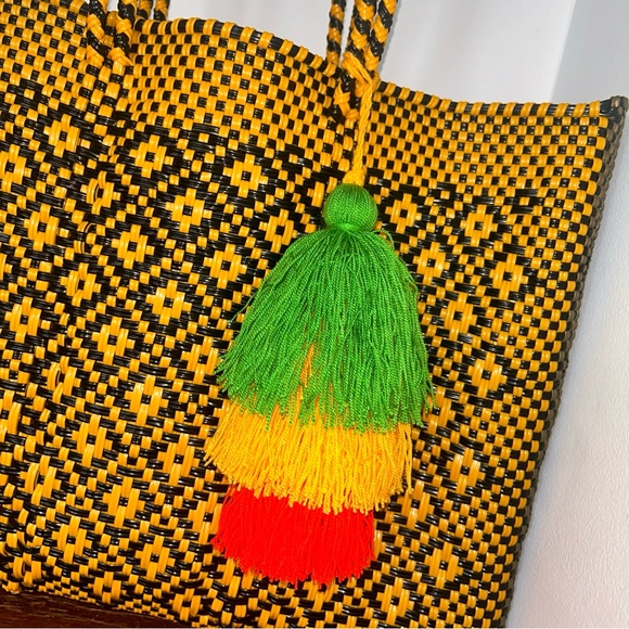 Waterproof Beach mexican plastic basket yellow gold and black - Picture 8 of 9